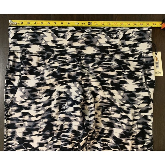 NEW WARRIOR DANICA PATRICK 3X Black White Workout Yoga Leggings NWT - Picture 4 of 9